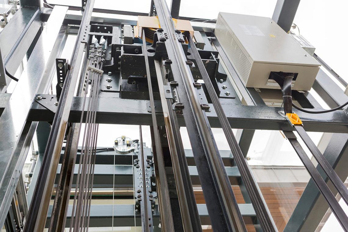 تجهیزات و قطعات آسانسور